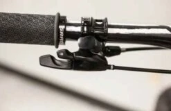 RockShox OneLoc Remote Std/Full Sprint Højre/top - Venstre/bund - Høj - 00.4318.015.003 -ROCKSHOX Salgsbutik oneloc remote 04 2 1